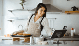 Side Hustles That Can Become Full Businesses in 2026: The Entrepreneurial Scale-Up Guide